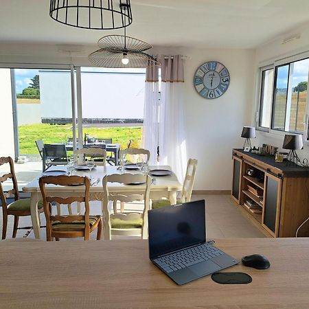 Single Storey Holiday Home In Cléder Esterno foto