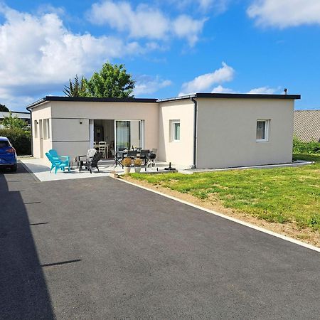 Single Storey Holiday Home In Cléder Esterno foto