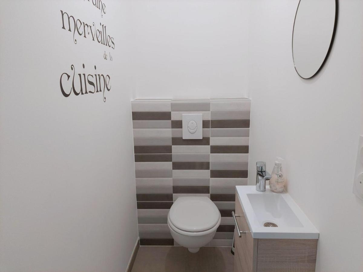 Single Storey Holiday Home In Cléder Esterno foto