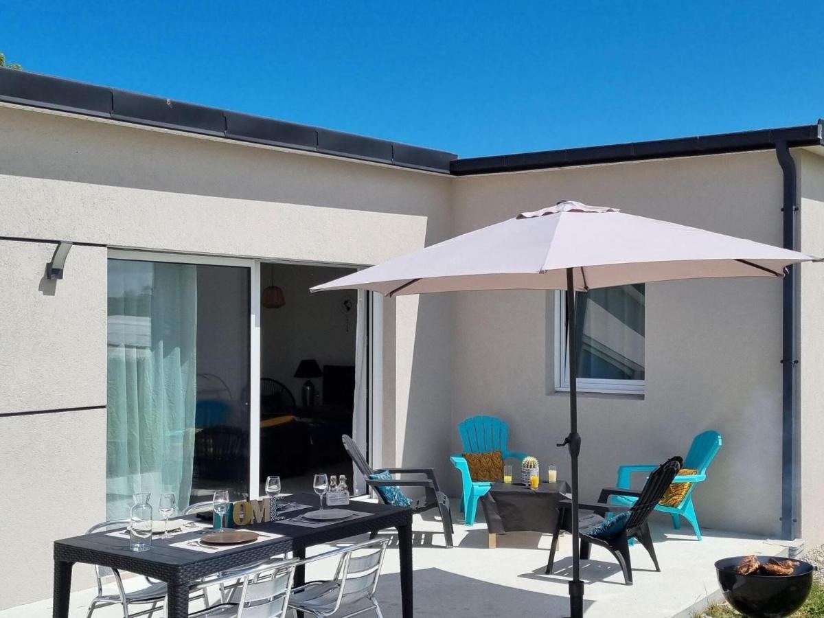 Single Storey Holiday Home In Cléder Esterno foto