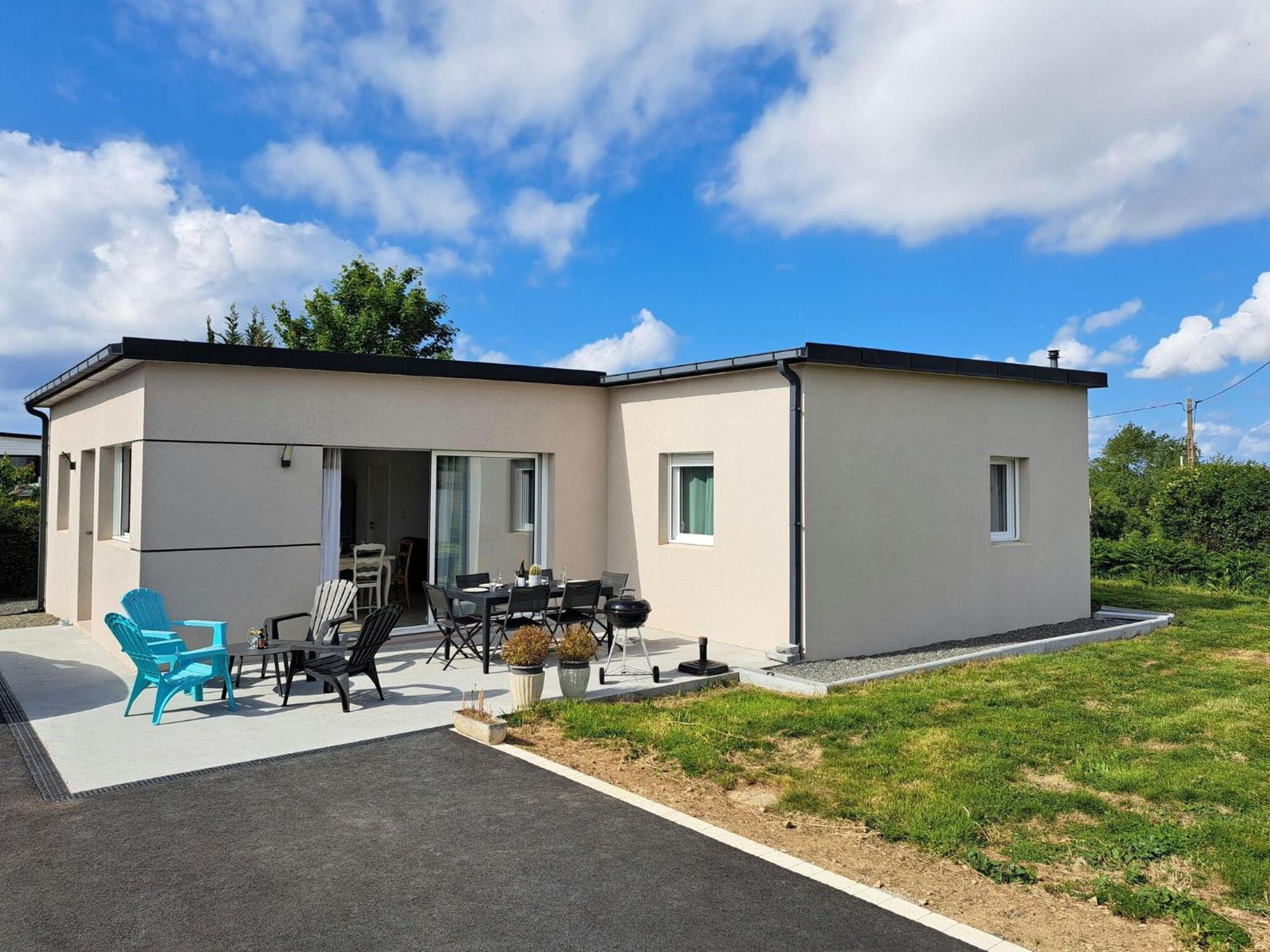 Single Storey Holiday Home In Cléder Esterno foto