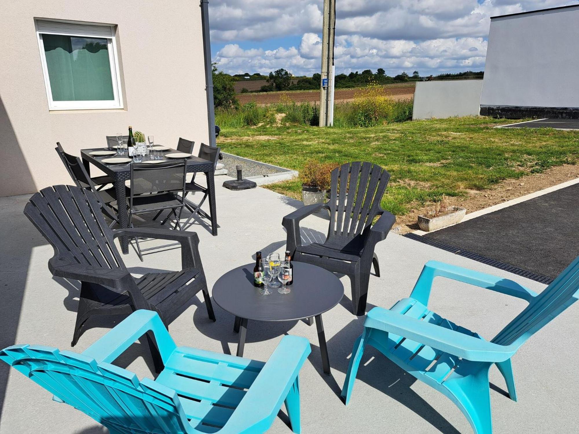 Single Storey Holiday Home In Cléder Esterno foto